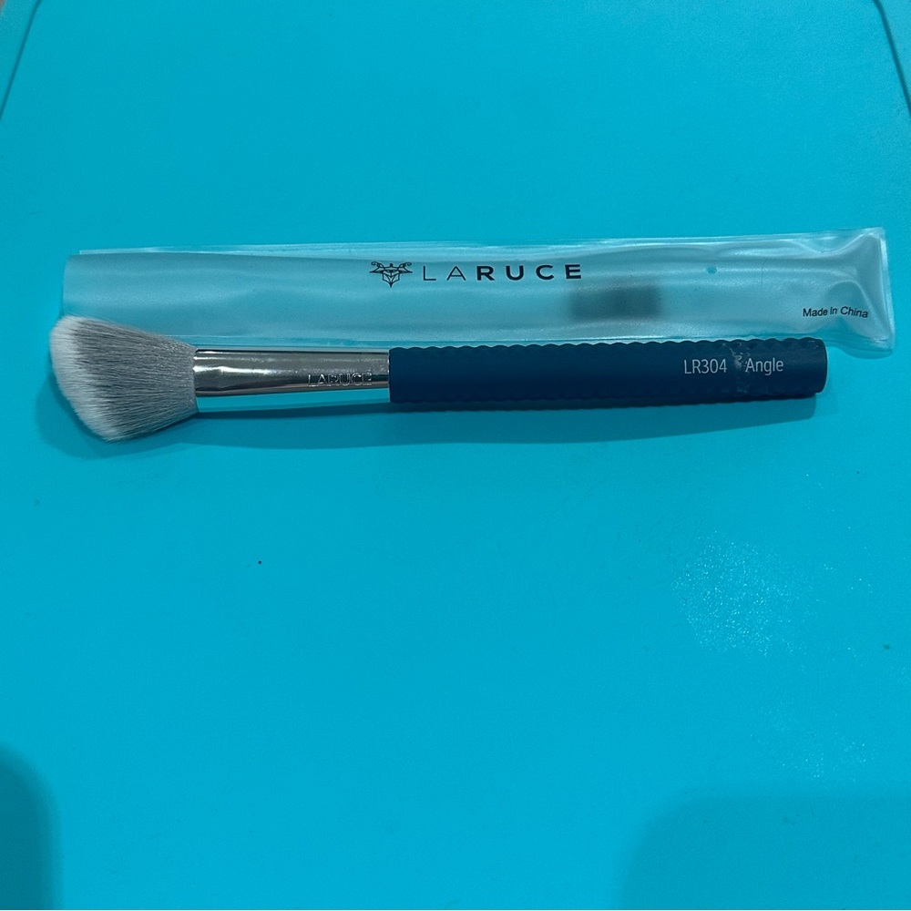 Laruce angle brush LR304